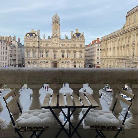 Grand Balcon Place Des Terreaux Лион Екстериор снимка