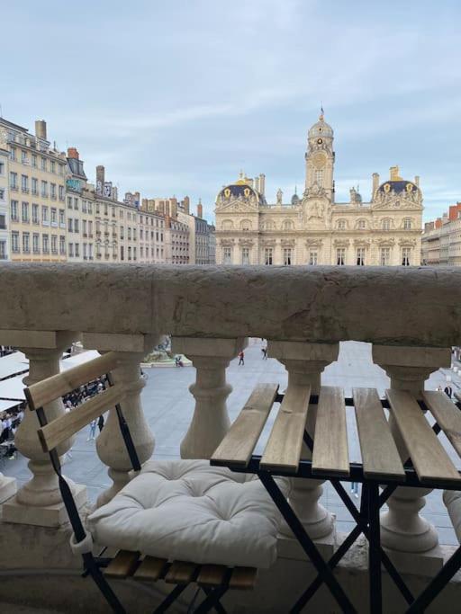 Grand Balcon Place Des Terreaux Лион Екстериор снимка